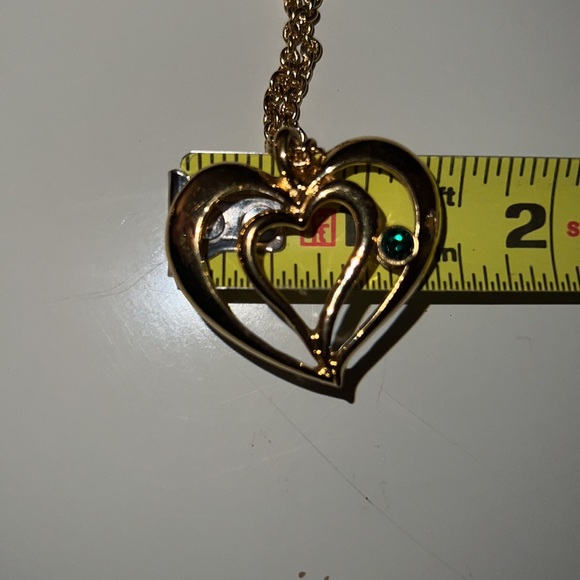 Avon Gold-Toned Floating Heart Green Stone Necklace Length - Picture 9 of 11
